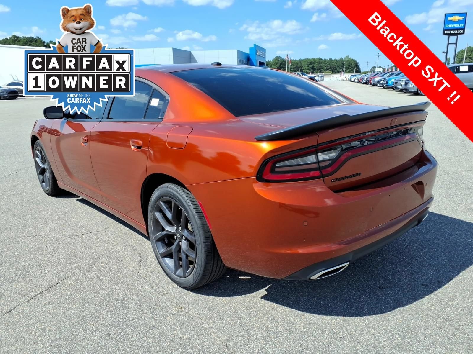 Used 2022 Dodge Charger SXT w/ Blacktop Package RWD image 3