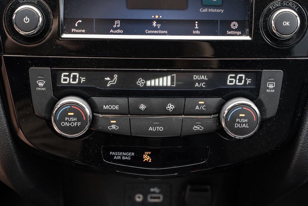 Used 2018 Nissan Rogue SV AWD/4WD image 18