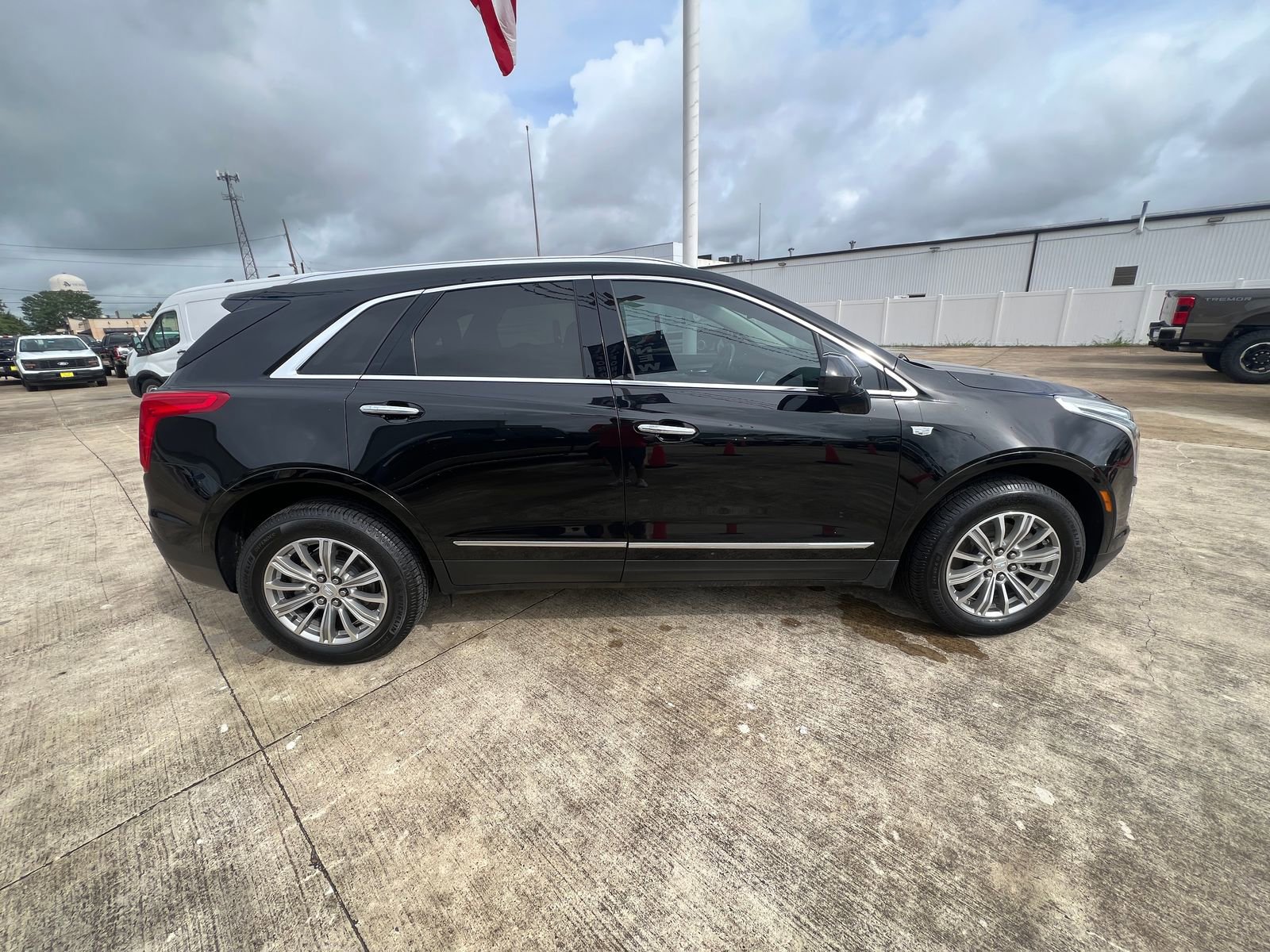 Used 2019 Cadillac XT5 Luxury FWD image 2