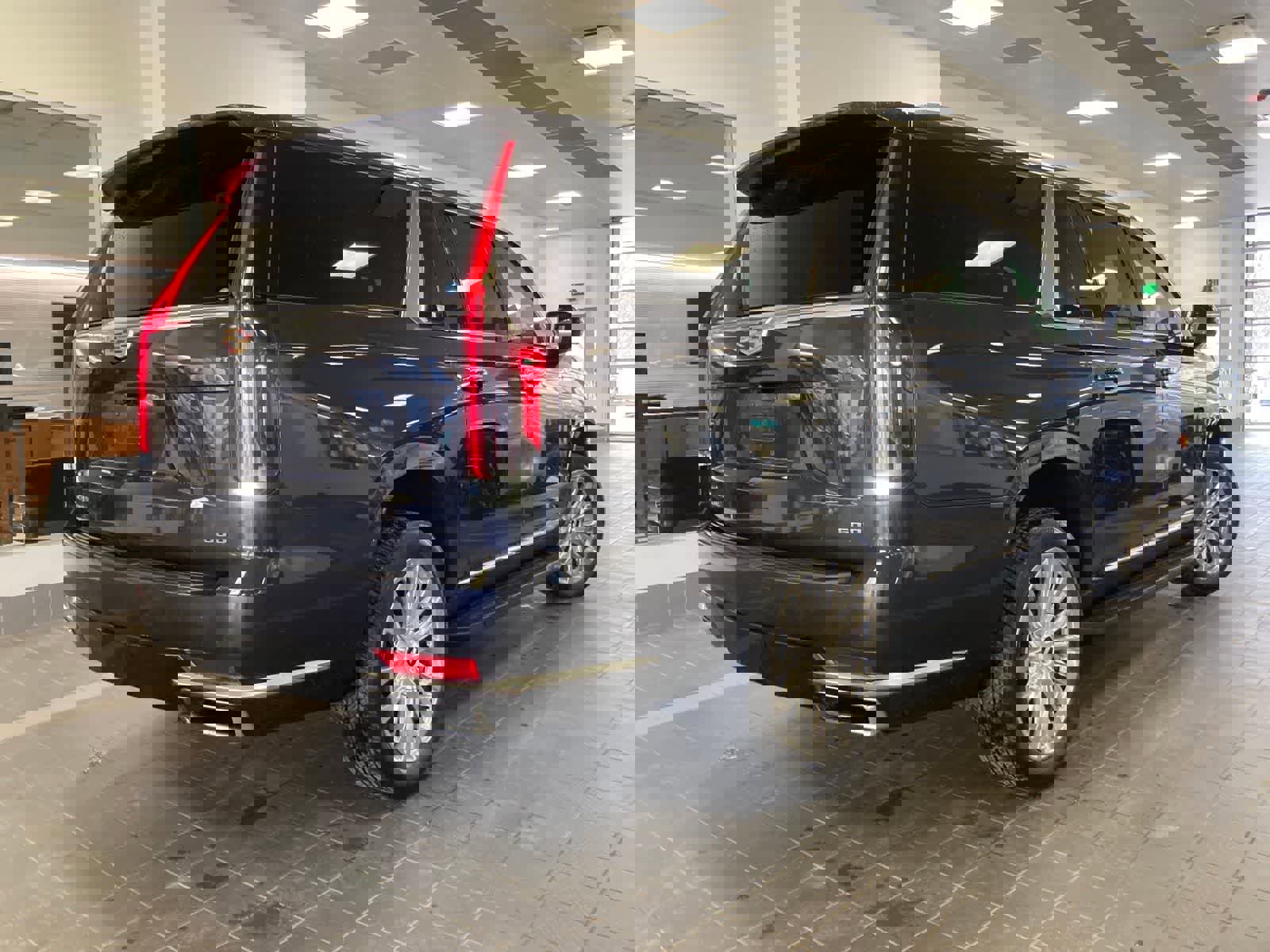 Certified 2024 Cadillac Escalade ESV Premium Luxury image 2