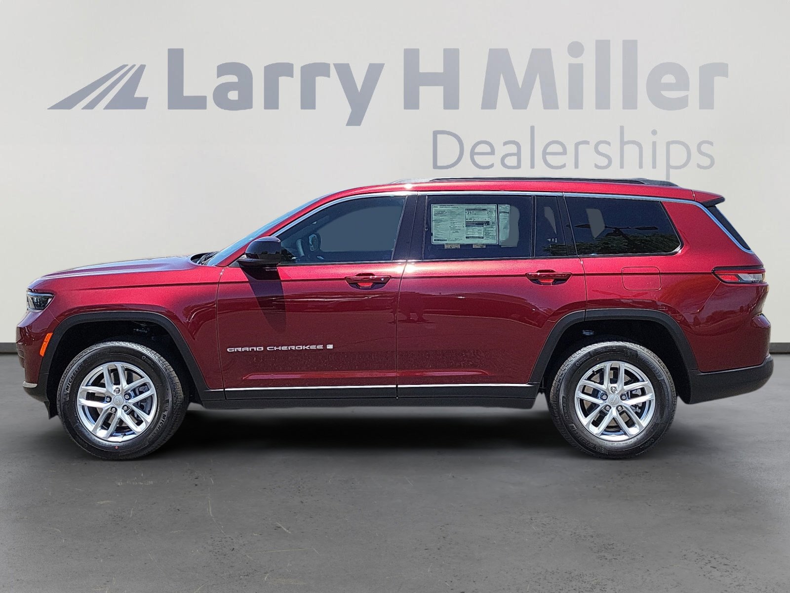 New 2026 Jeep Grand Cherokee L Laredo AWD/4WD image 4