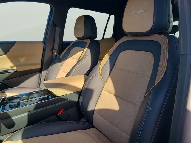 Used 2025 Chevrolet Equinox ACTIV w/ Safety and Technology Package image 24