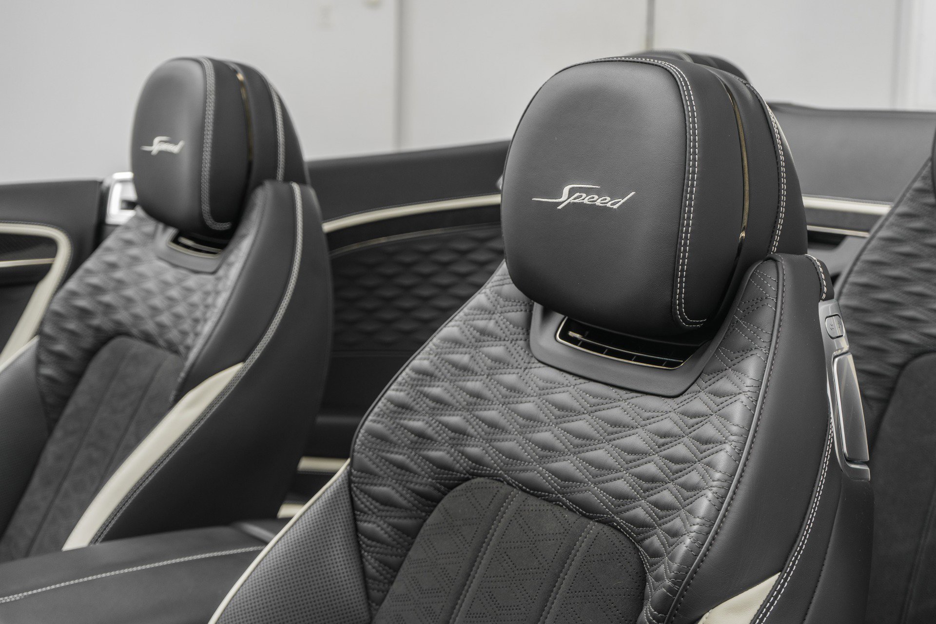 Used 2025 Bentley Continental GT Speed image 28