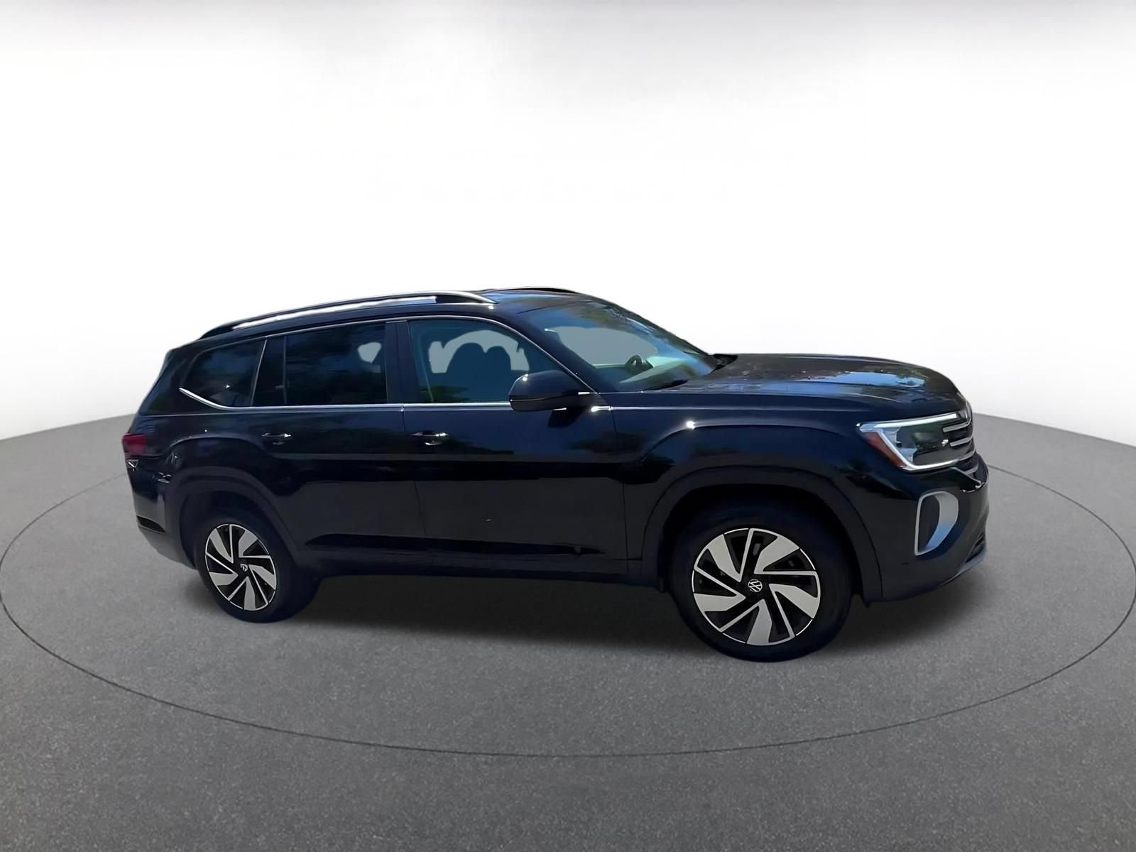 Used 2026 Volkswagen Atlas SE AWD/4WD image 2