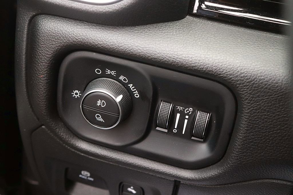 Used 2025 RAM 1500 Laramie AWD/4WD image 25
