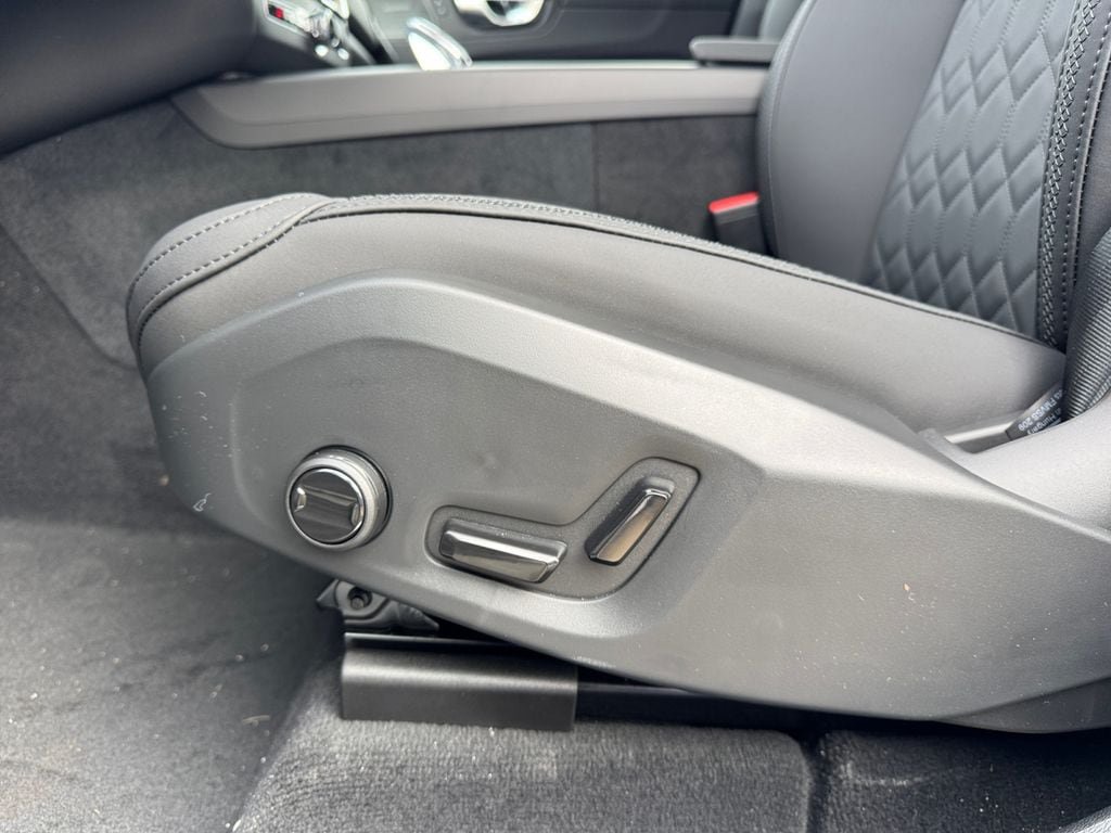 New 2026 Volvo XC60 B5 Plus w/ Protection Package Premier AWD/4WD image 27