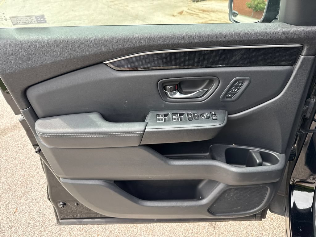 Used 2023 Honda Pilot Elite image 13