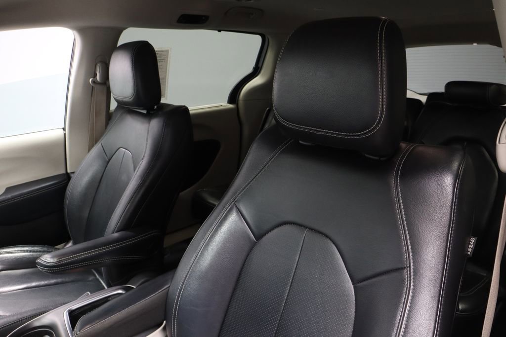 Used 2022 Chrysler Pacifica Touring-L image 26