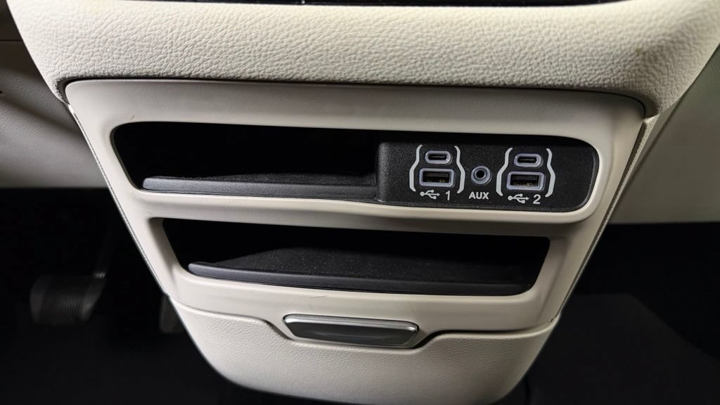 Used 2024 Chrysler Pacifica Touring-L AWD/4WD image 25