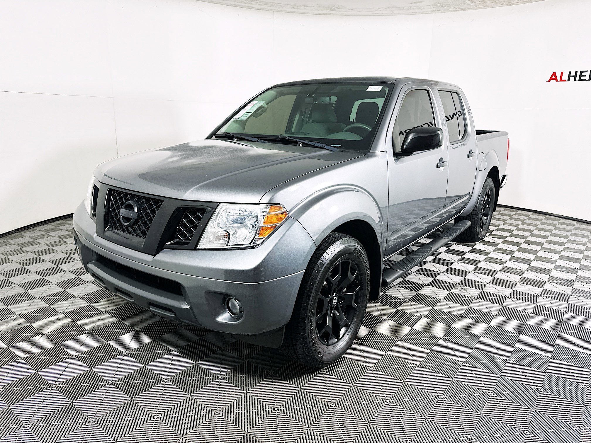Used 2020 Nissan Frontier SV w/ Midnight Edition Floor Mats image 7