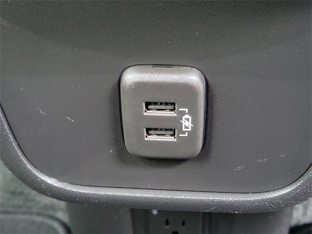 Used 2024 GMC Terrain SLT image 25