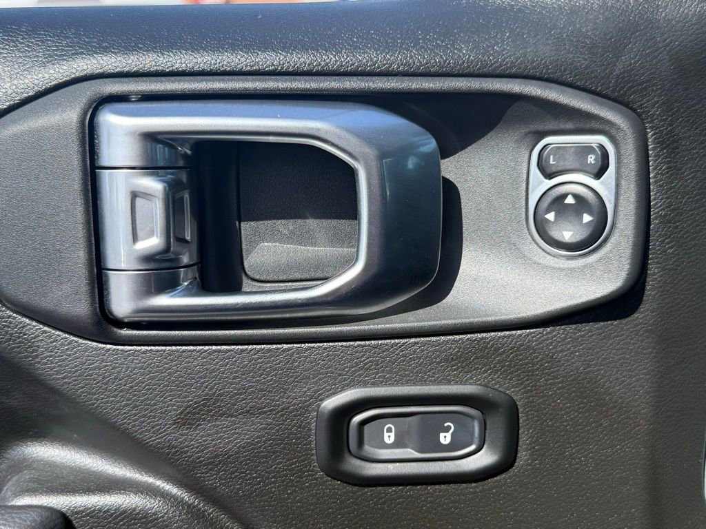 Used 2025 Jeep Wrangler Willys image 17