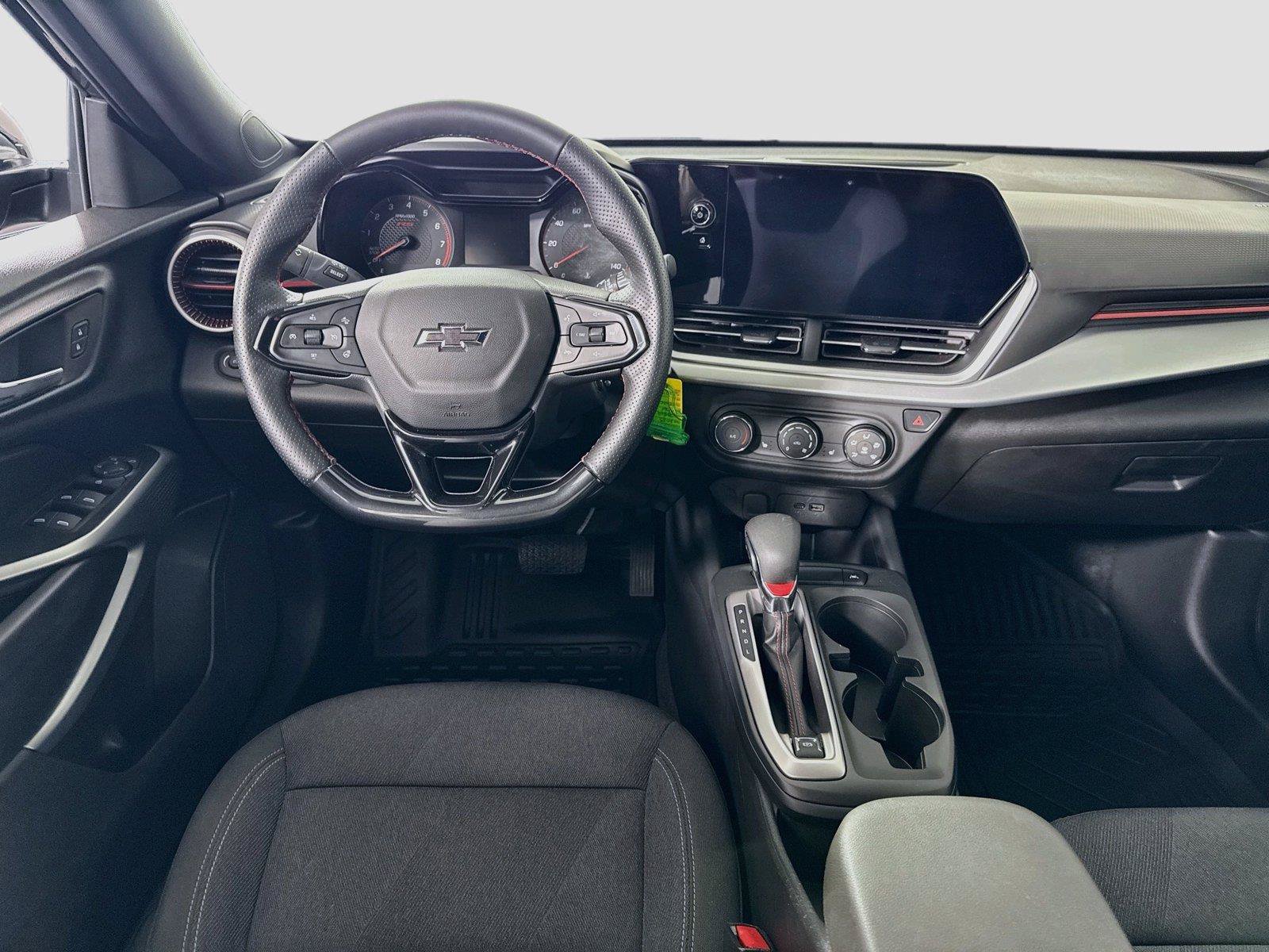 Used 2025 Chevrolet Trax RS w/ Driver Confidence Package FWD image 2