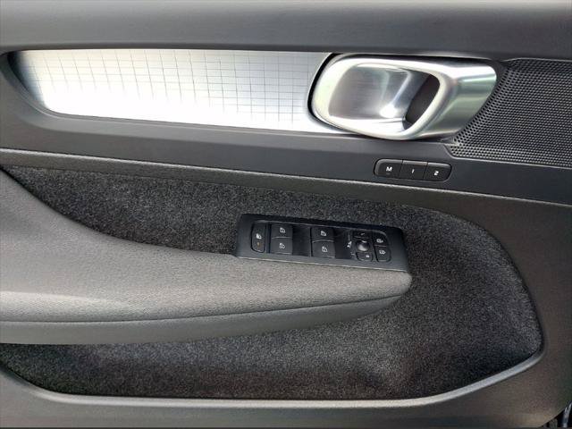 Used 2024 Volvo XC40 B5 Core AWD/4WD image 10