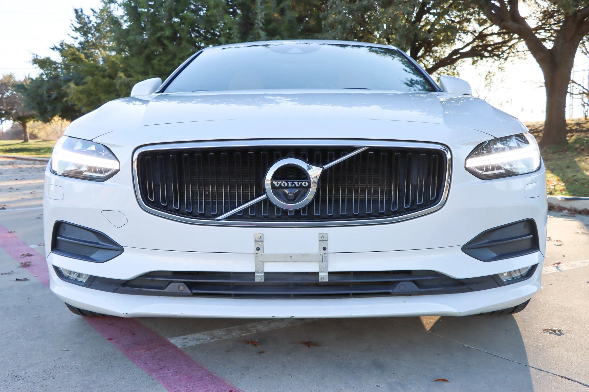 Used 2019 Volvo S90 T6 Momentum image 2