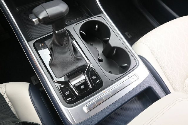 Used 2025 Kia Carnival EX FWD image 26