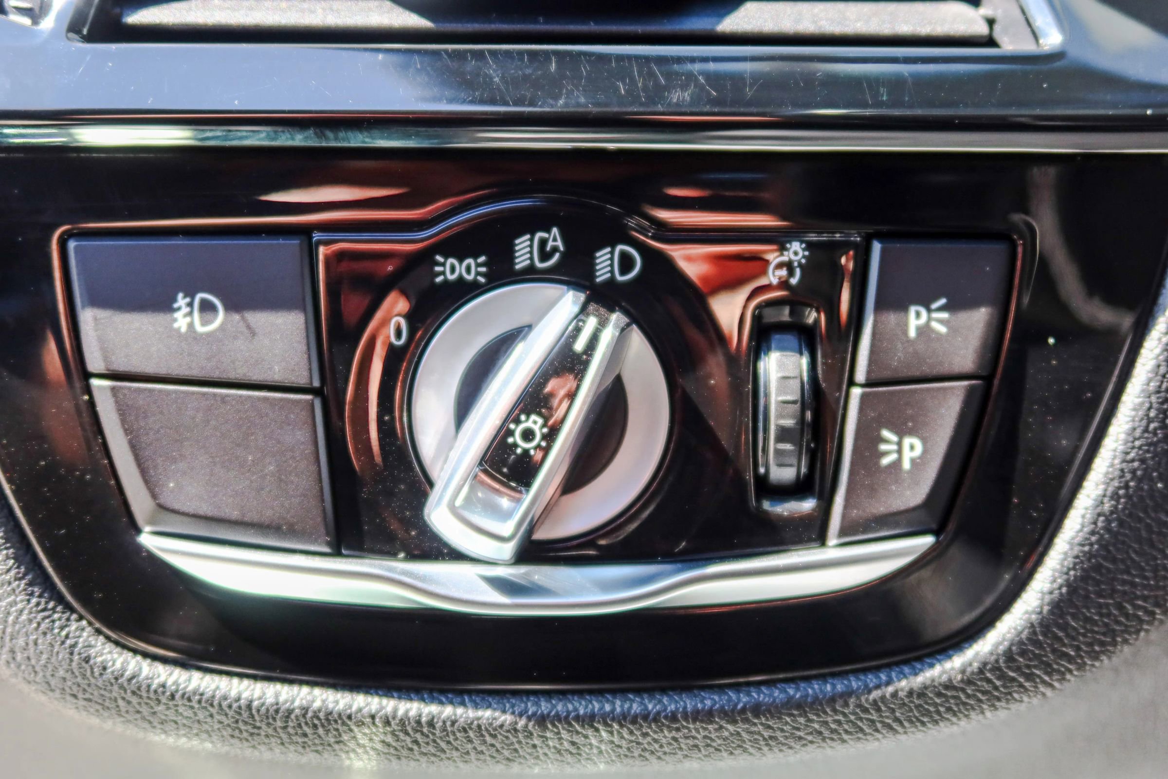 Used 2018 BMW 530i xDrive AWD/4WD image 11