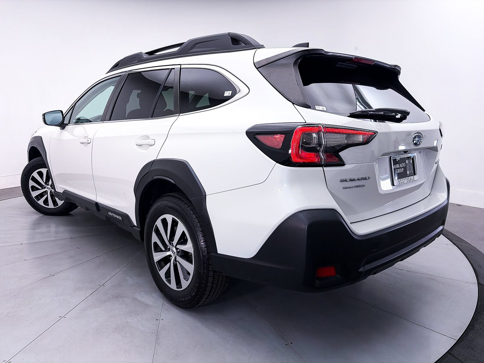 Used 2023 Subaru Outback Premium AWD/4WD image 2