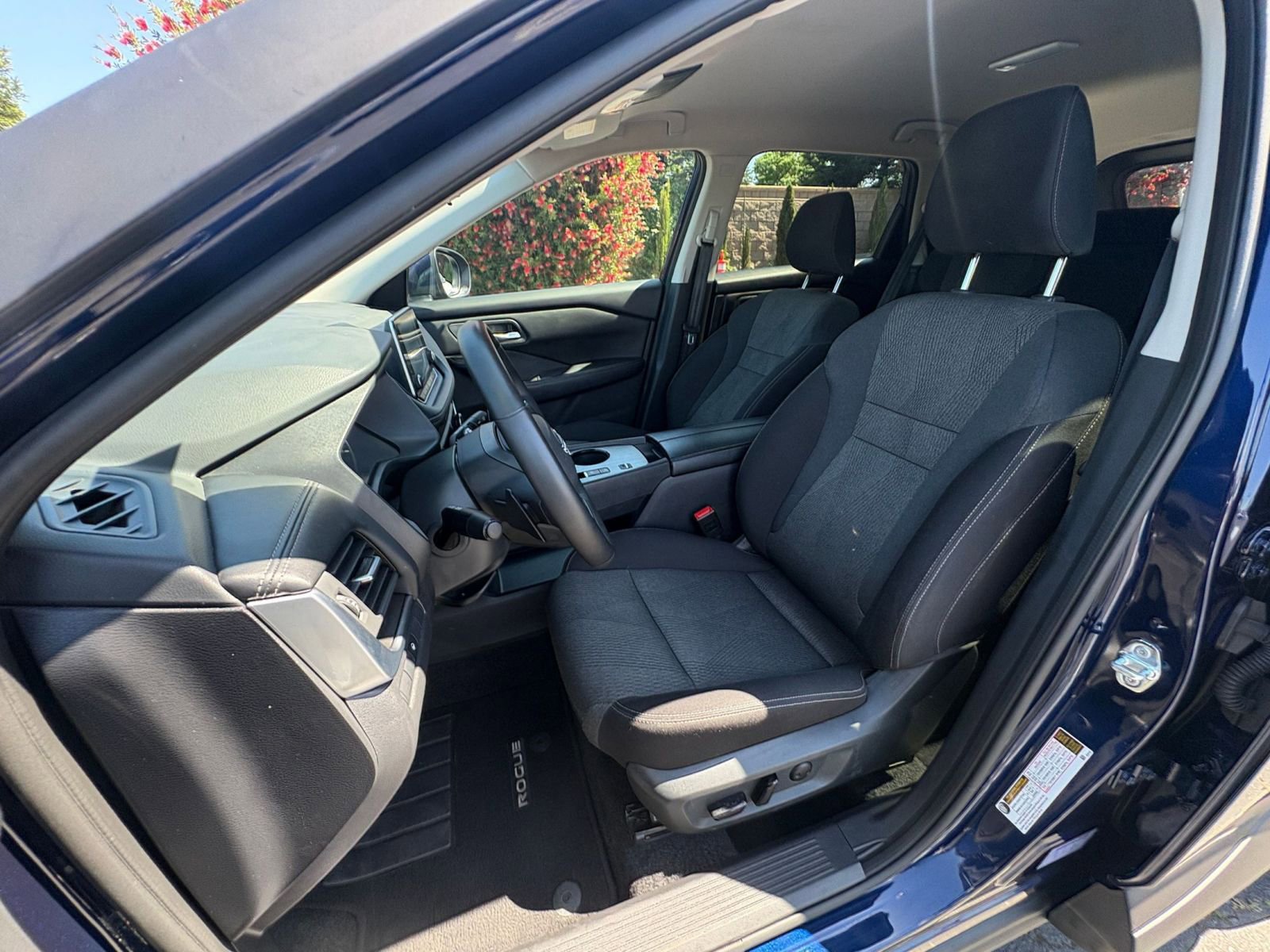 Used 2025 Nissan Rogue SV image 38