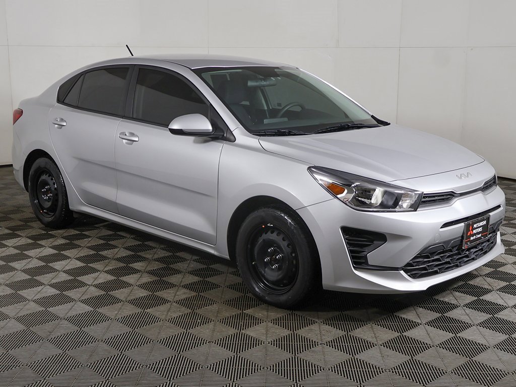 Used 2023 Kia Rio LX image 2