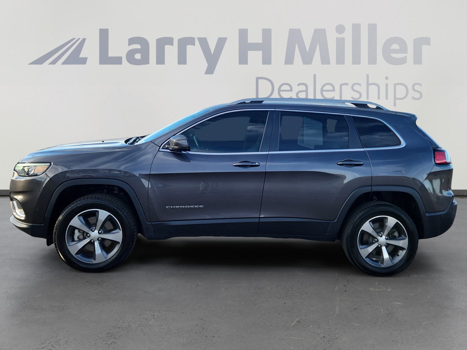 Used 2019 Jeep Cherokee Limited w/ Technology Group image 3