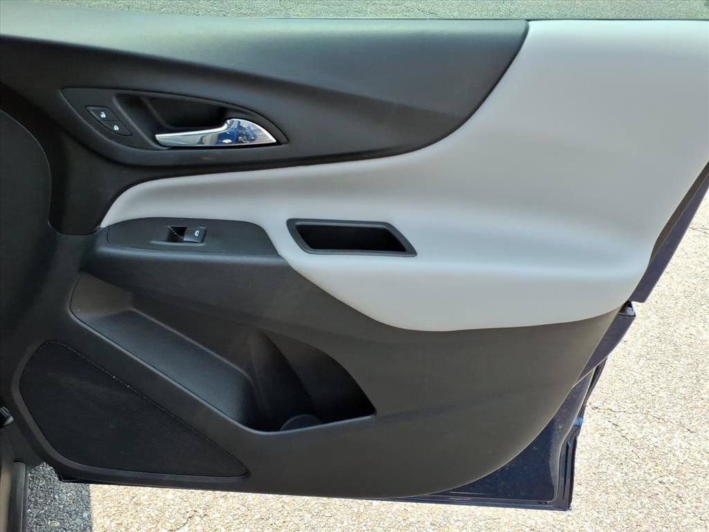Used 2022 Chevrolet Equinox LS w/ LPO, Floor Liner Package FWD image 13