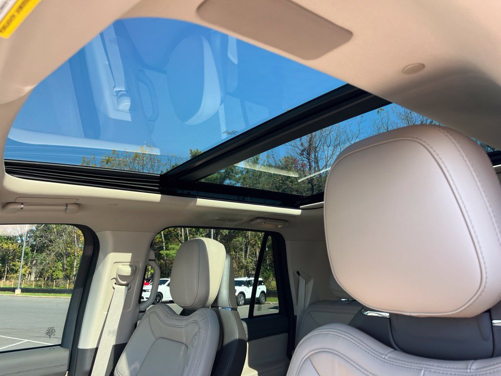Used 2024 Lincoln Navigator L Reserve AWD/4WD image 10