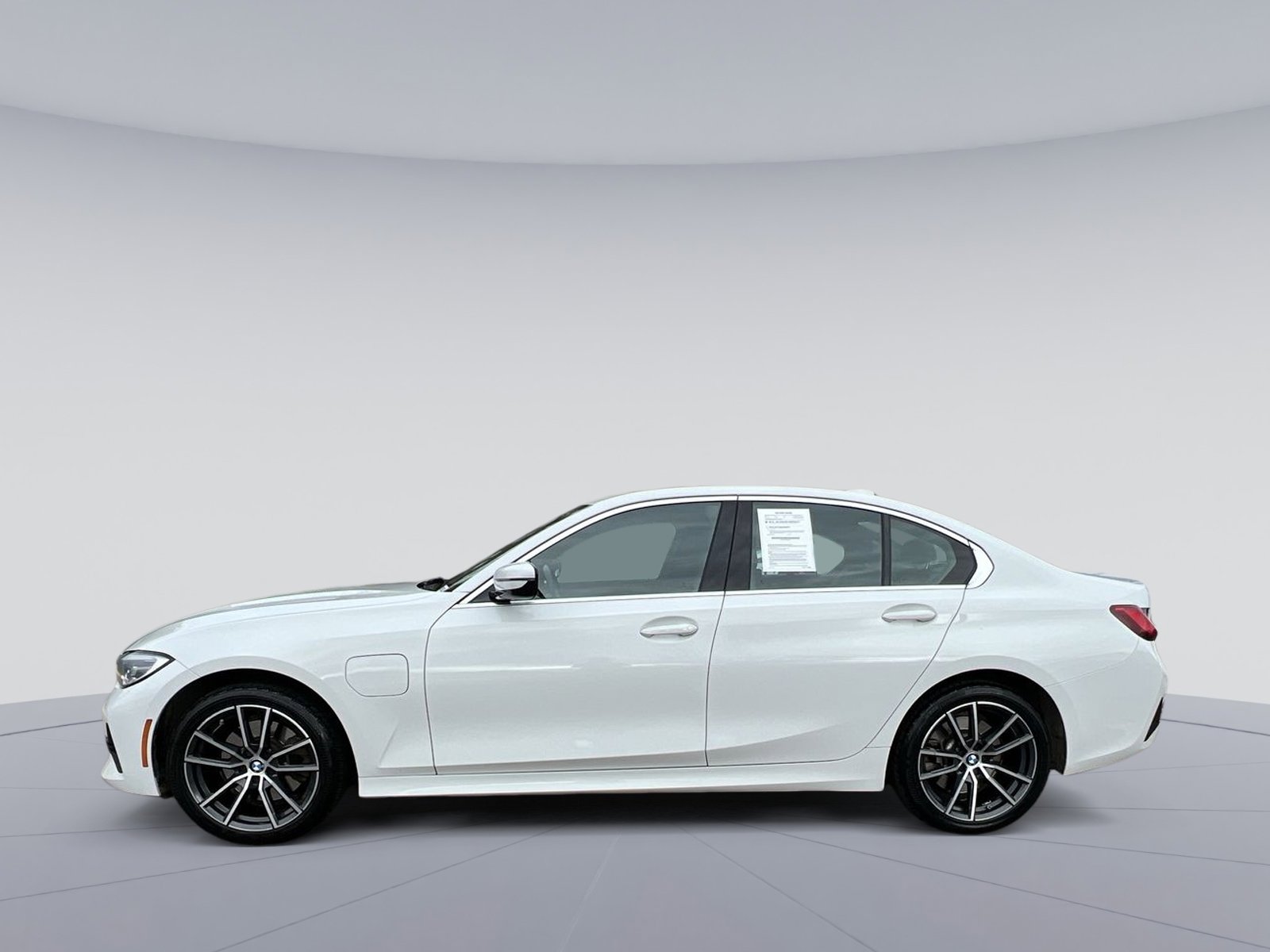 Used 2021 BMW 330e xDrive w/ Convenience Package image 6