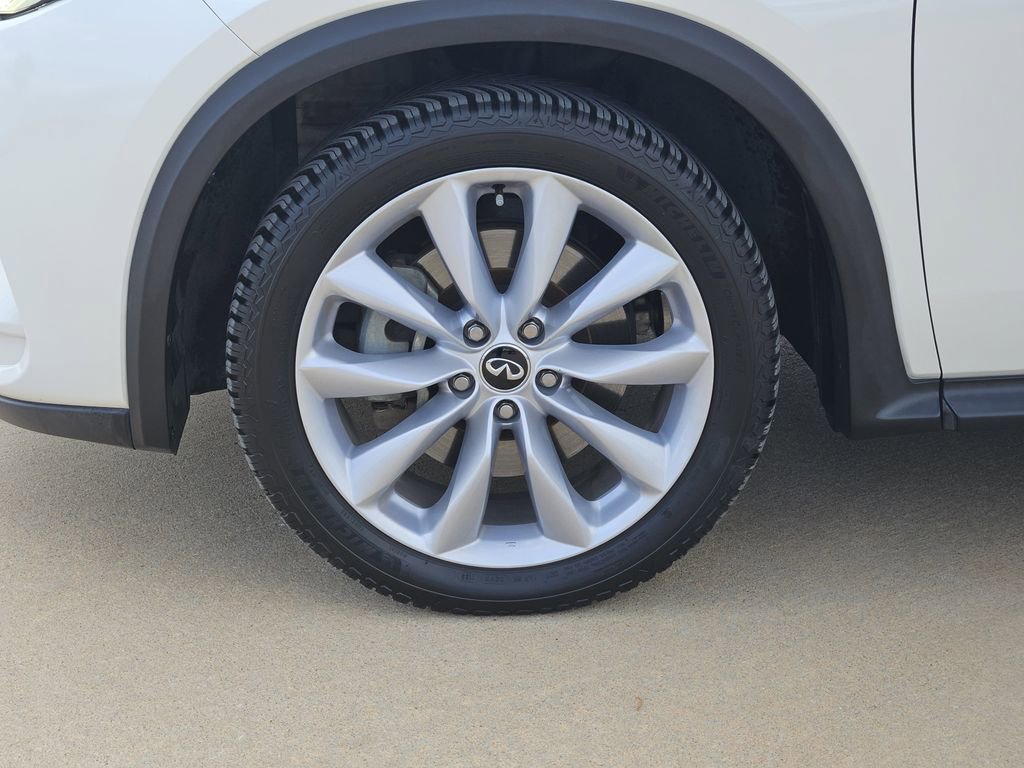 Used 2019 INFINITI QX50 Essential w/ Sensory Package FWD image 16