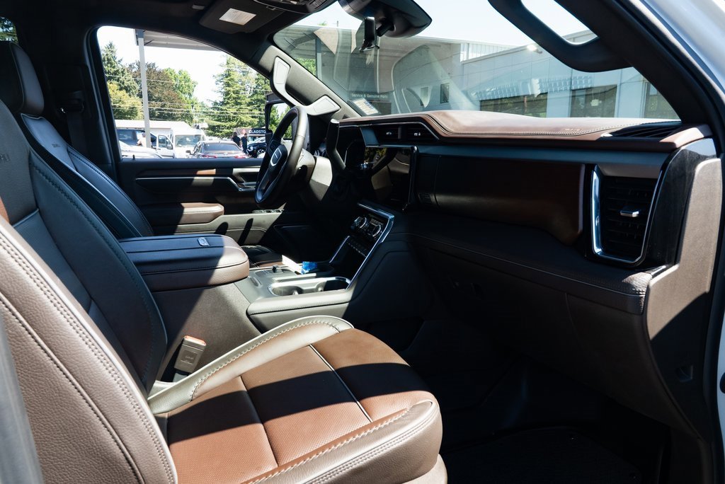 Used 2025 GMC Sierra 3500 Denali w/ Denali Reserve Package image 25