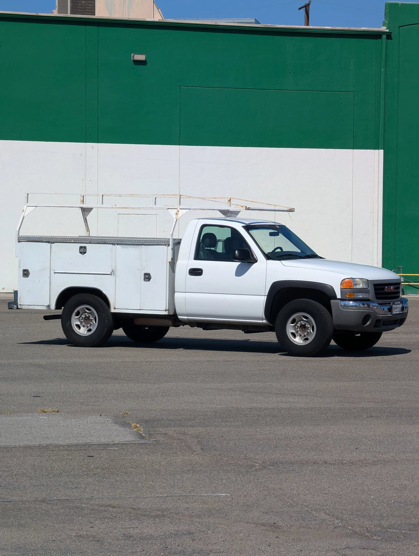 Used 2003 GMC Sierra 2500 2WD Regular Cab image 2