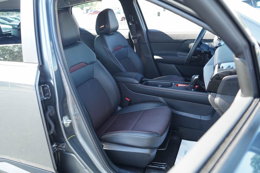 Used 2025 Nissan Kicks SR w/ SR Premium Package AWD/4WD image 13