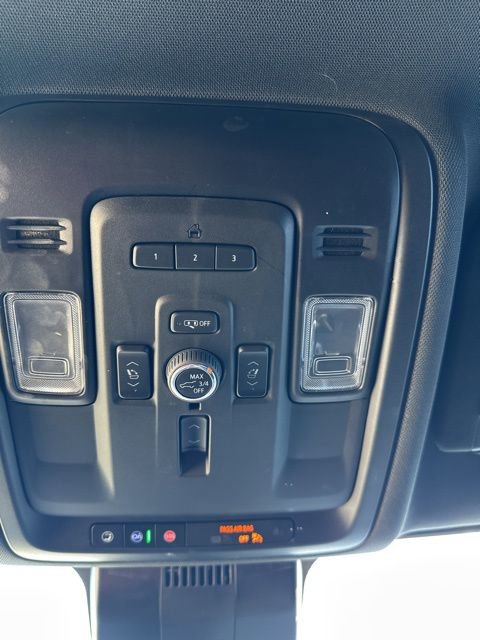 Used 2024 Chevrolet Suburban Premier image 24