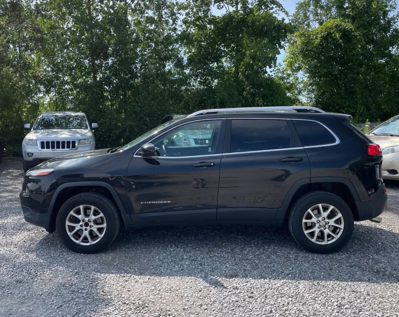 Used 2014 Jeep Cherokee Latitude w/ Cold Weather Group AWD/4WD image 20