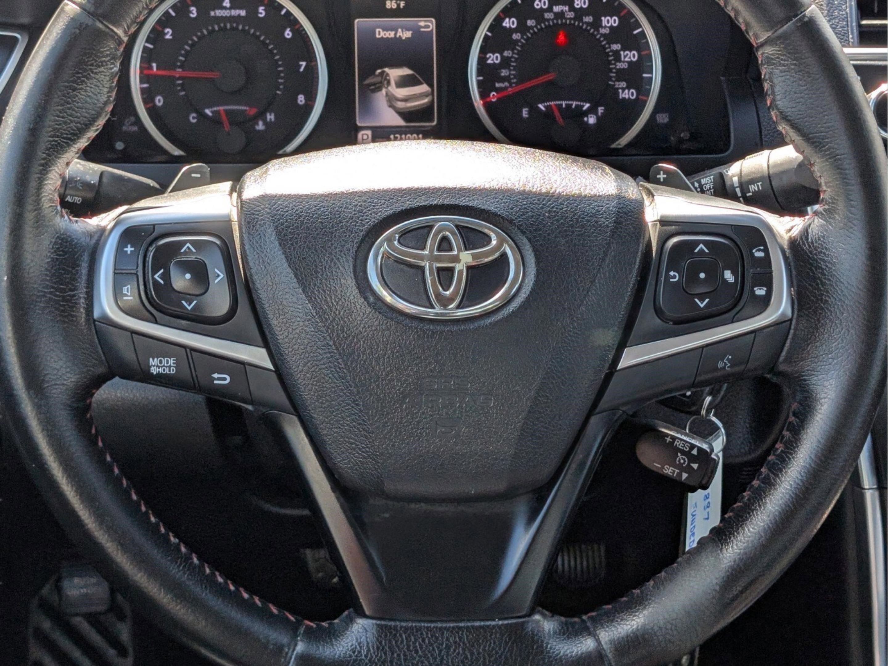 Used 2015 Toyota Camry SE image 31