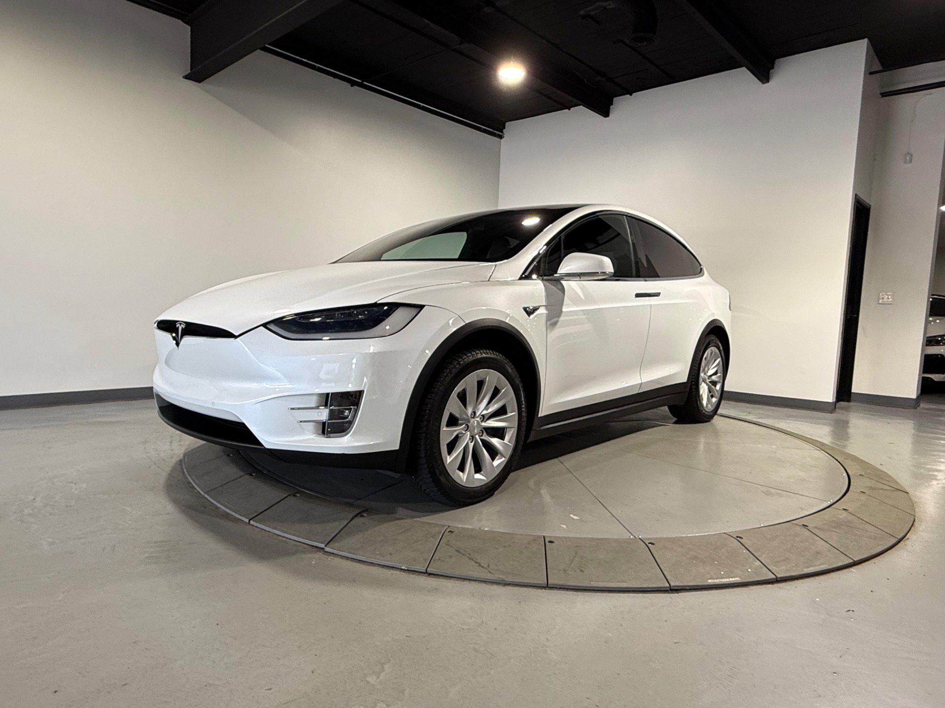 Used 2019 Tesla Model X Long Range image 4