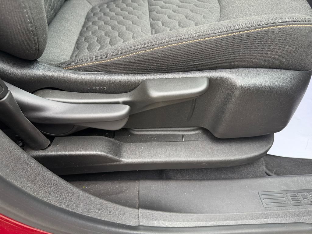 Used 2021 Chevrolet Equinox LT image 22