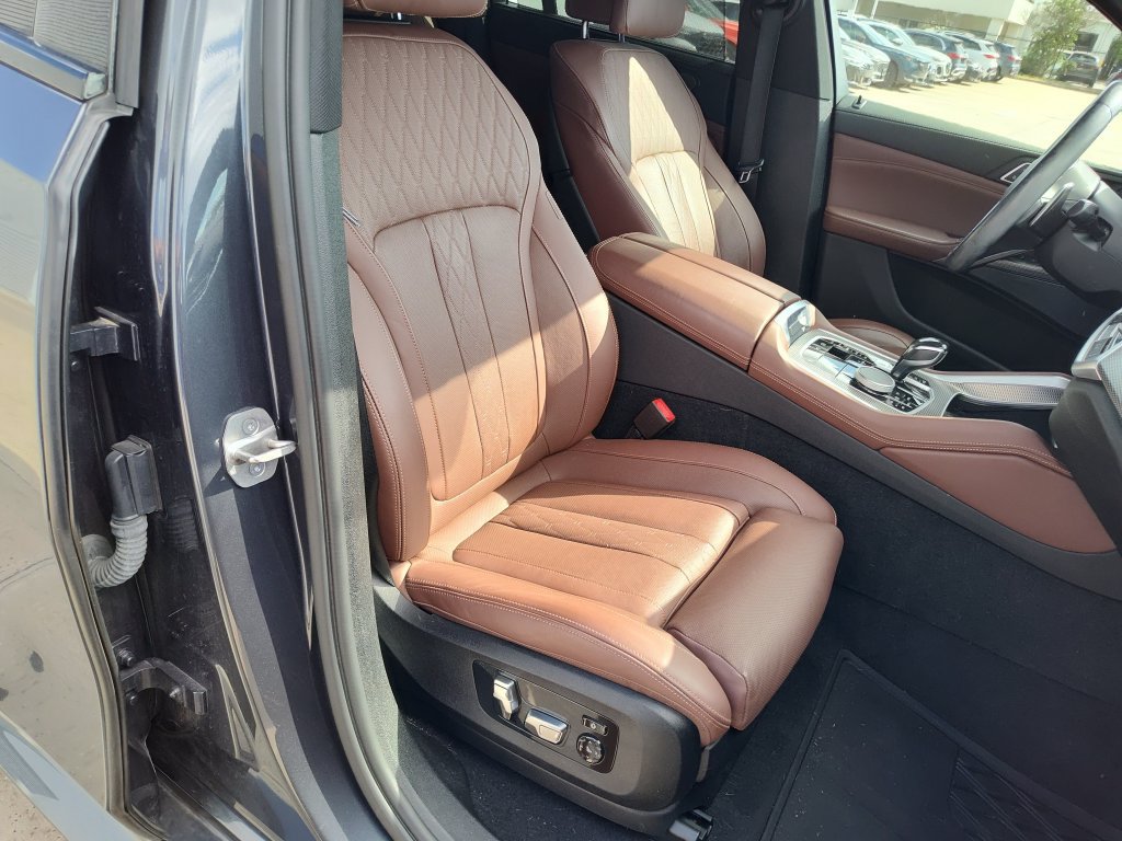Used 2021 BMW X6 M50i w/ Premium Package AWD/4WD image 32
