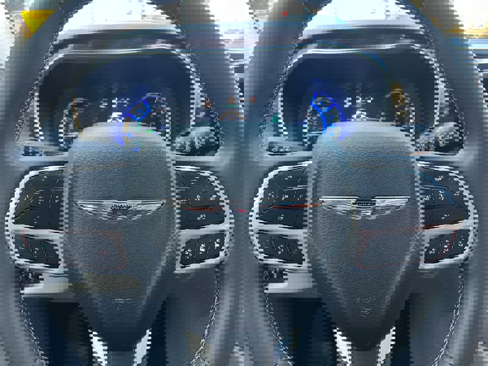 Used 2023 Chrysler Pacifica Limited image 25