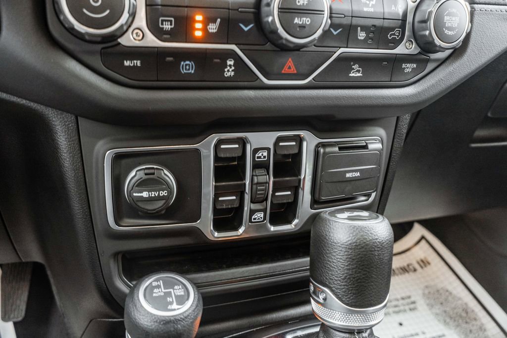 Used 2025 Jeep Wrangler Unlimited Sahara image 10