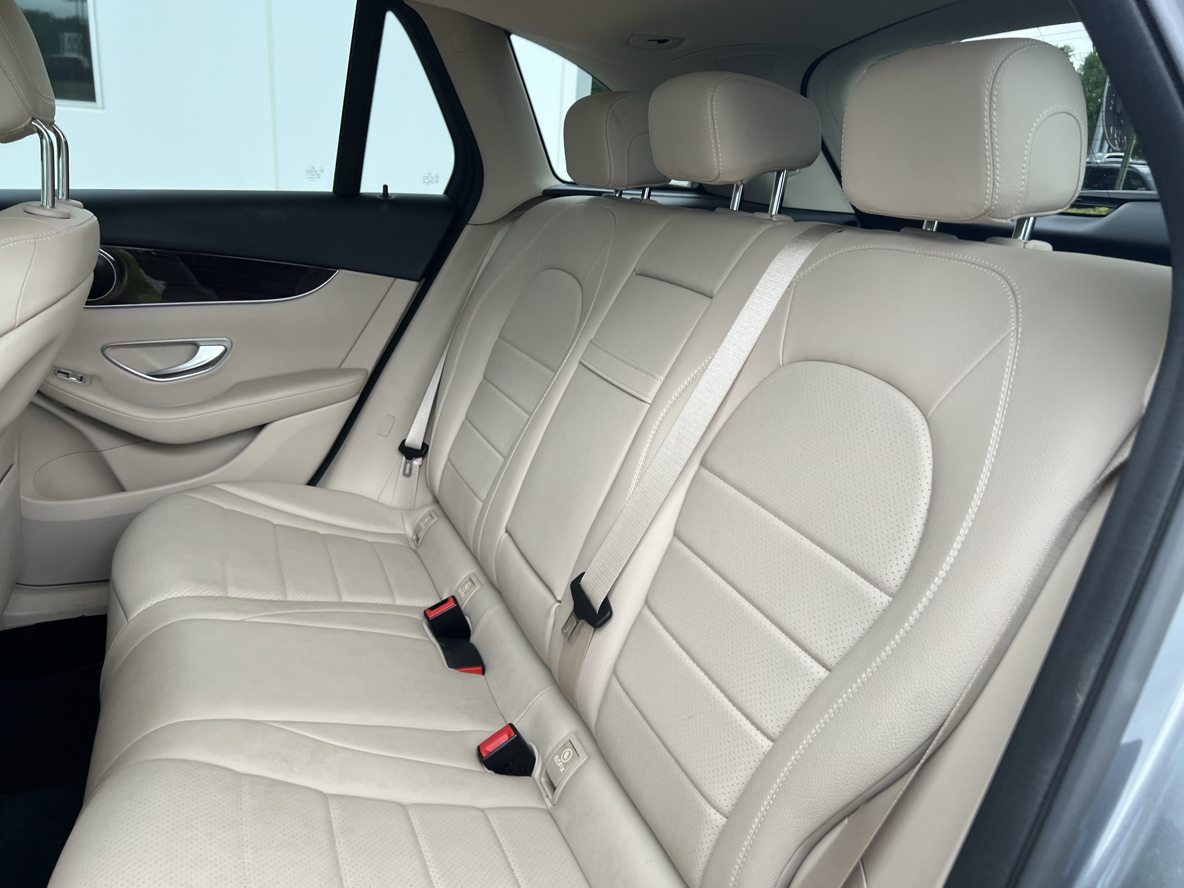 Used 2020 Mercedes-Benz GLC 300 4MATIC image 33