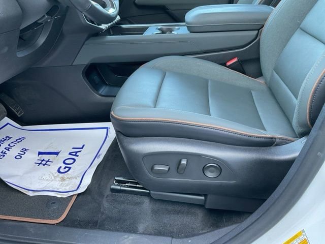 Used 2024 GMC Acadia AT4 w/ Luxury Package AWD/4WD image 32