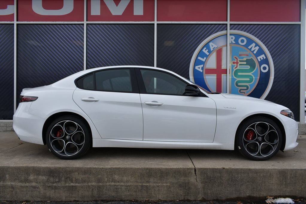 New 2025 Alfa Romeo Giulia AWD image 2