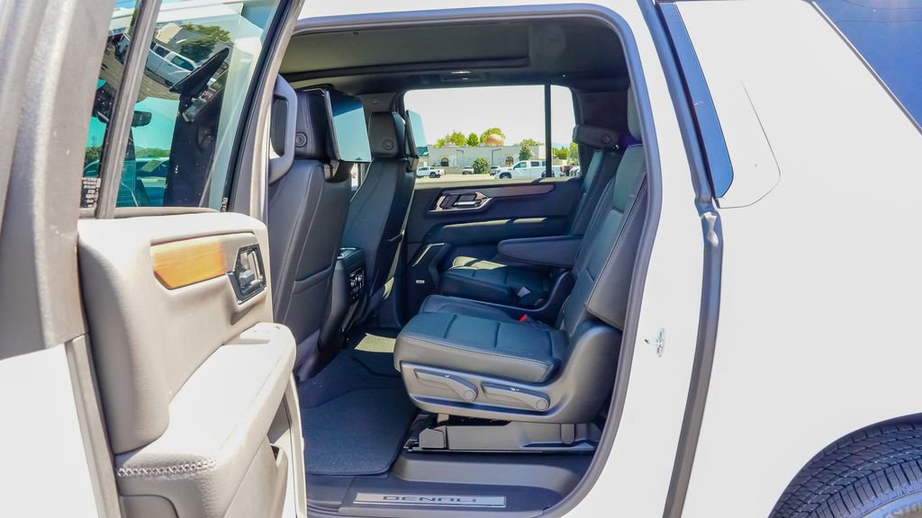 New 2026 GMC Yukon XL Denali w/ Denali Reserve Package AWD/4WD image 8