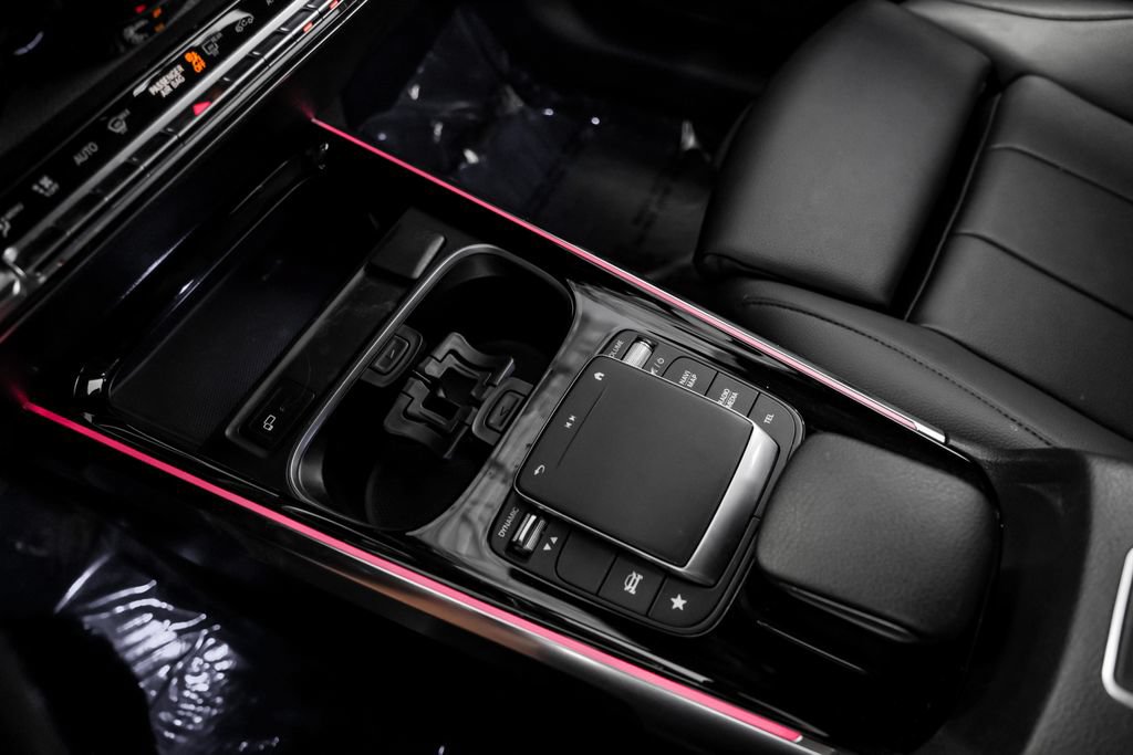 Used 2021 Mercedes-Benz GLB 250 w/ Premium Package image 27
