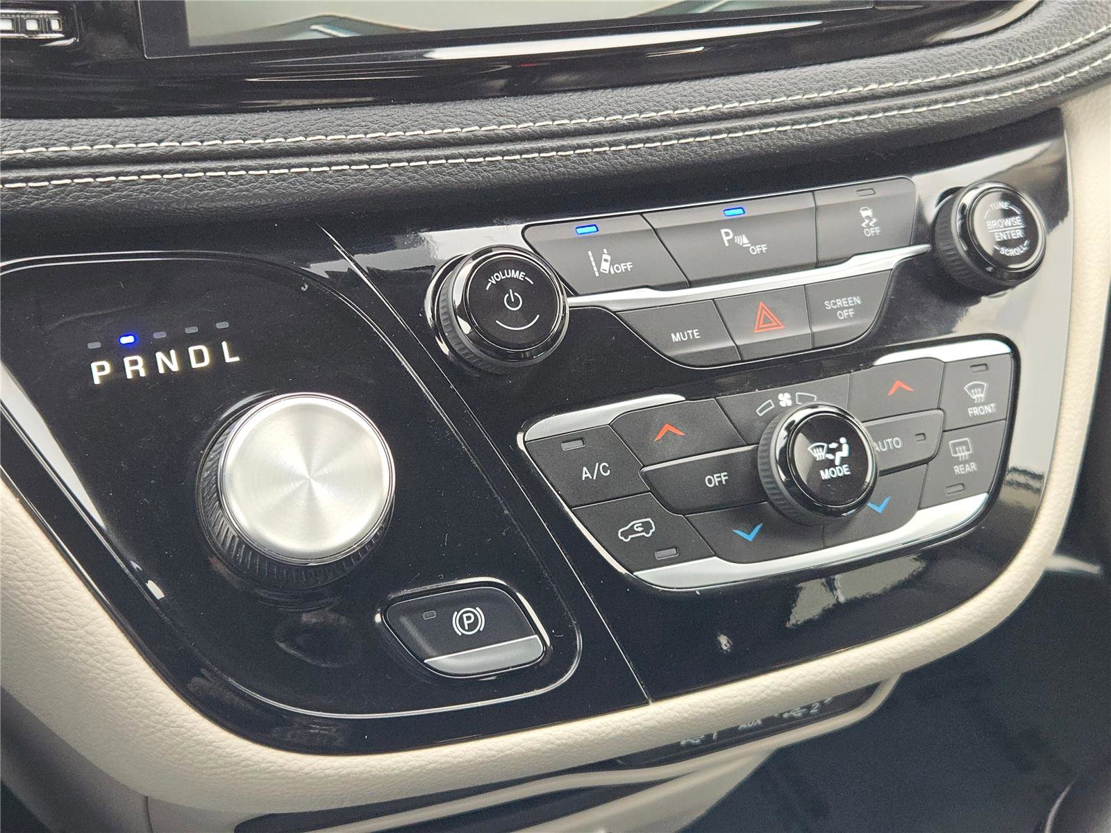 Certified 2024 Chrysler Pacifica Select image 32