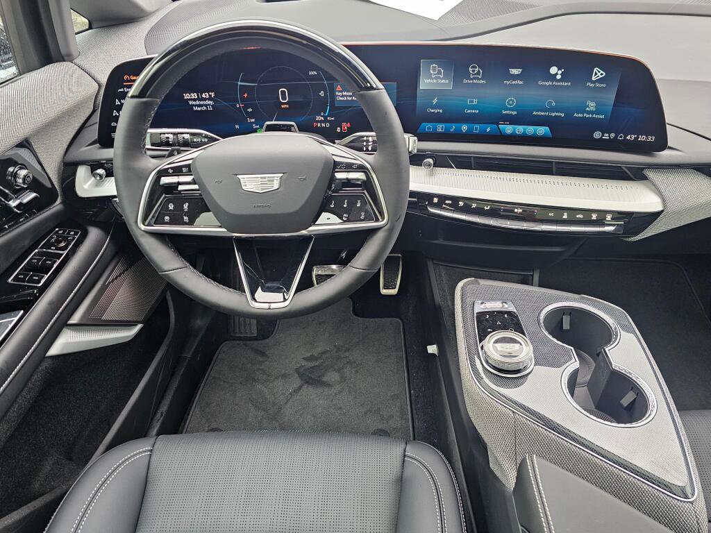 New 2026 Cadillac Optiq Luxury 2 image 21