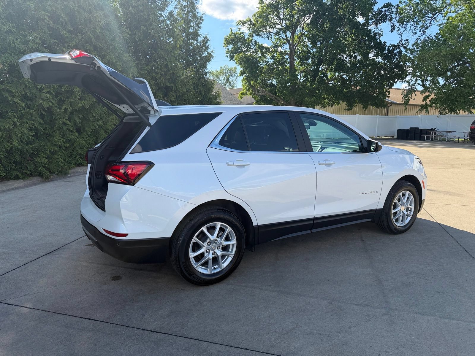 Used 2024 Chevrolet Equinox LT w/ LPO, Floor Liner Package FWD image 14