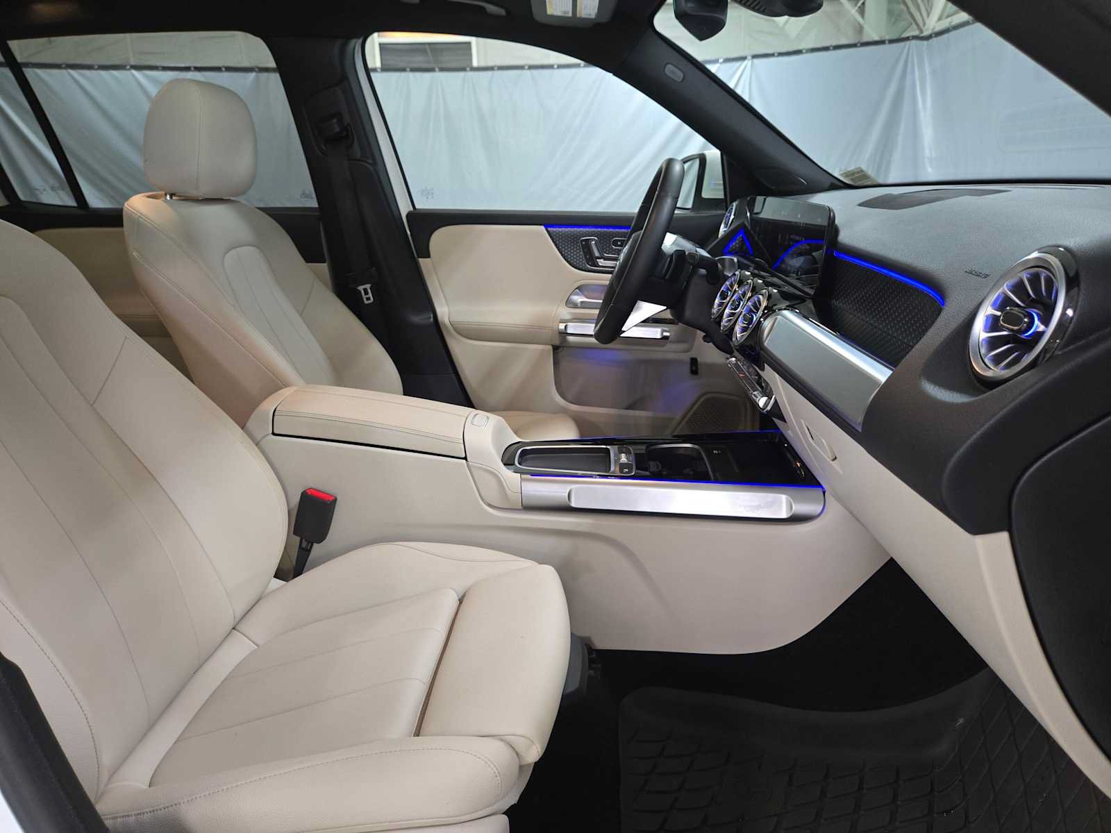 Used 2024 Mercedes-Benz GLB 250 4MATIC image 11