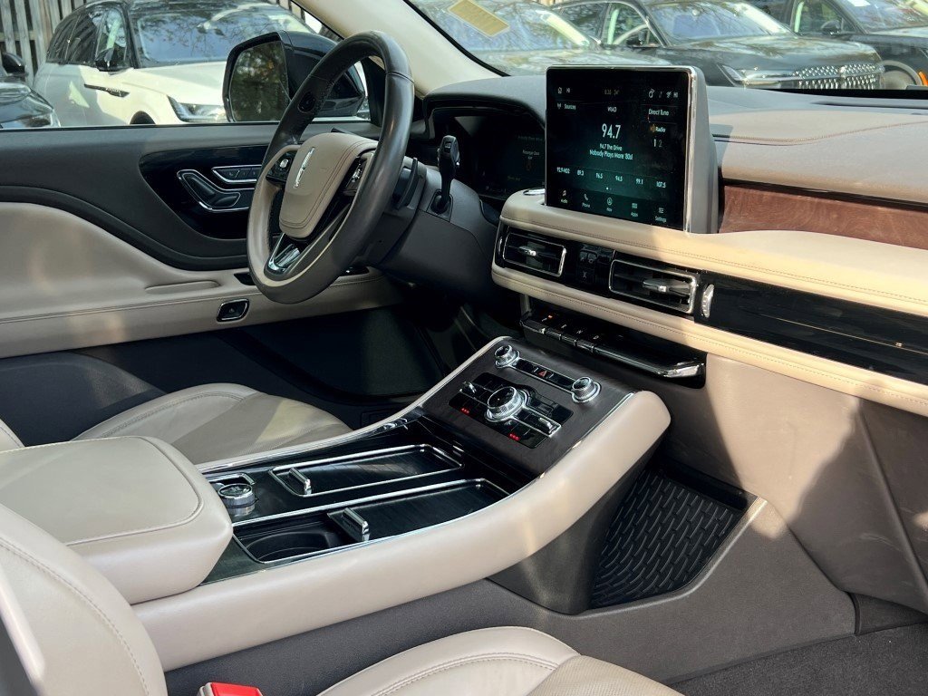 Certified 2022 Lincoln Aviator Reserve w/ Equipment Group 201A image 12